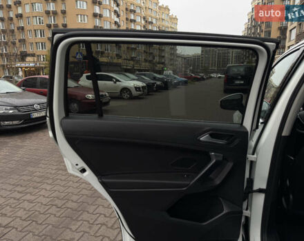 Білий Фольксваген Тігуан, об'ємом двигуна 2 л та пробігом 103 тис. км за 21000 $, фото 39 на Automoto.ua