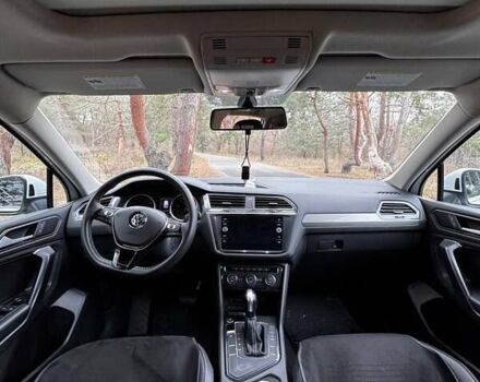 Білий Фольксваген Тігуан, об'ємом двигуна 2 л та пробігом 125 тис. км за 20000 $, фото 5 на Automoto.ua