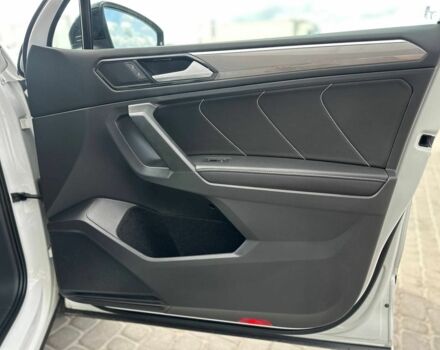 Белый Фольксваген Тигуан, объемом двигателя 2 л и пробегом 58 тыс. км за 31490 $, фото 37 на Automoto.ua