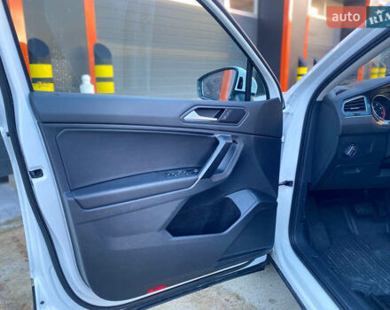 Білий Фольксваген Тігуан, об'ємом двигуна 2 л та пробігом 135 тис. км за 18800 $, фото 9 на Automoto.ua