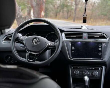 Білий Фольксваген Тігуан, об'ємом двигуна 2 л та пробігом 125 тис. км за 20000 $, фото 23 на Automoto.ua