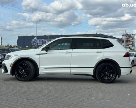 Белый Фольксваген Тигуан, объемом двигателя 2 л и пробегом 58 тыс. км за 31490 $, фото 4 на Automoto.ua