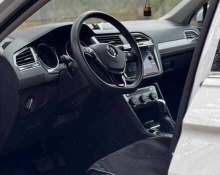 Білий Фольксваген Тігуан, об'ємом двигуна 2 л та пробігом 125 тис. км за 20000 $, фото 28 на Automoto.ua