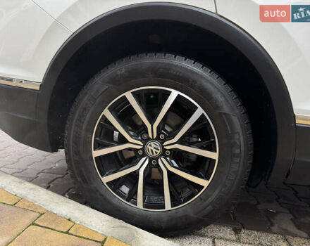 Білий Фольксваген Тігуан, об'ємом двигуна 2 л та пробігом 103 тис. км за 21000 $, фото 47 на Automoto.ua