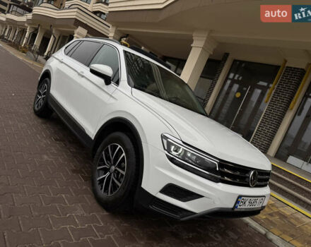 Білий Фольксваген Тігуан, об'ємом двигуна 2 л та пробігом 103 тис. км за 21000 $, фото 31 на Automoto.ua