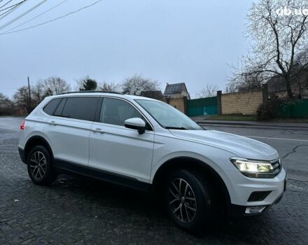 Белый Фольксваген Тигуан, объемом двигателя 2 л и пробегом 102 тыс. км за 21990 $, фото 2 на Automoto.ua