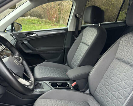 Белый Фольксваген Тигуан, объемом двигателя 2 л и пробегом 132 тыс. км за 27750 $, фото 110 на Automoto.ua