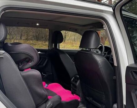 Білий Фольксваген Тігуан, об'ємом двигуна 2 л та пробігом 125 тис. км за 20000 $, фото 4 на Automoto.ua