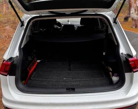 Білий Фольксваген Тігуан, об'ємом двигуна 2 л та пробігом 125 тис. км за 20000 $, фото 13 на Automoto.ua