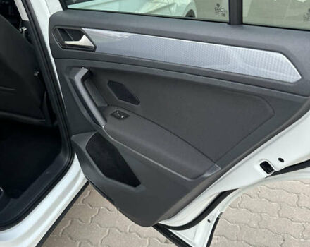 Белый Фольксваген Тигуан, объемом двигателя 2 л и пробегом 132 тыс. км за 27750 $, фото 97 на Automoto.ua