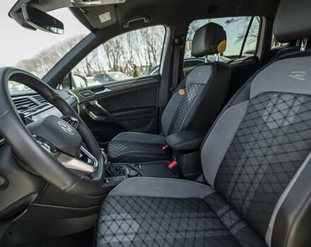 Белый Фольксваген Тигуан, объемом двигателя 2 л и пробегом 193 тыс. км за 33490 $, фото 56 на Automoto.ua