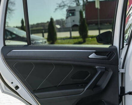 Белый Фольксваген Тигуан, объемом двигателя 2 л и пробегом 193 тыс. км за 33490 $, фото 41 на Automoto.ua