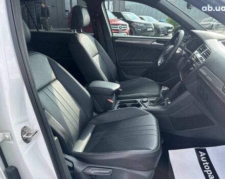 Белый Фольксваген Тигуан, объемом двигателя 2 л и пробегом 58 тыс. км за 31490 $, фото 38 на Automoto.ua