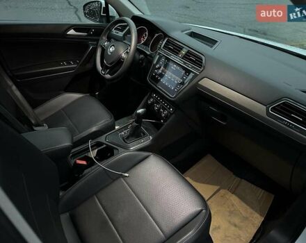 Белый Фольксваген Тигуан, объемом двигателя 2 л и пробегом 102 тыс. км за 21990 $, фото 22 на Automoto.ua