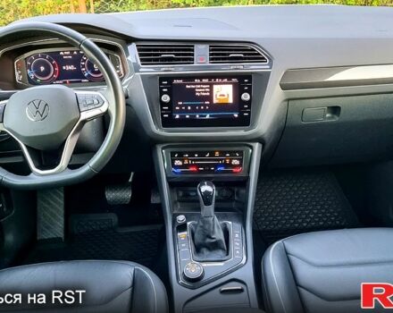 Білий Фольксваген Тігуан, об'ємом двигуна 2 л та пробігом 28 тис. км за 37700 $, фото 4 на Automoto.ua