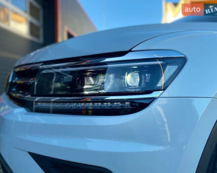 Білий Фольксваген Тігуан, об'ємом двигуна 2 л та пробігом 135 тис. км за 18800 $, фото 6 на Automoto.ua