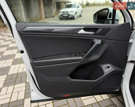 Білий Фольксваген Тігуан, об'ємом двигуна 2 л та пробігом 191 тис. км за 29200 $, фото 24 на Automoto.ua