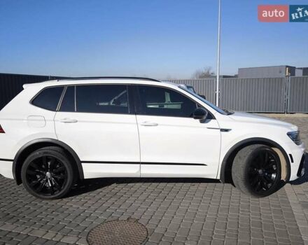 Білий Фольксваген Тігуан, об'ємом двигуна 2 л та пробігом 123 тис. км за 27500 $, фото 33 на Automoto.ua