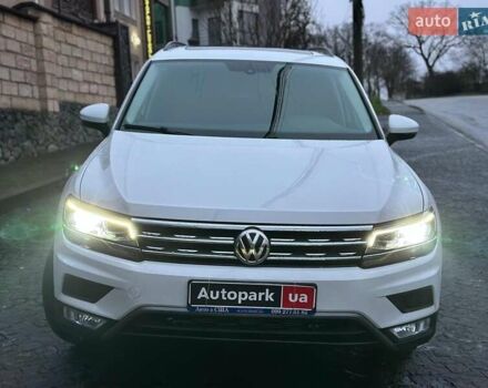 Белый Фольксваген Тигуан, объемом двигателя 2 л и пробегом 102 тыс. км за 21990 $, фото 1 на Automoto.ua