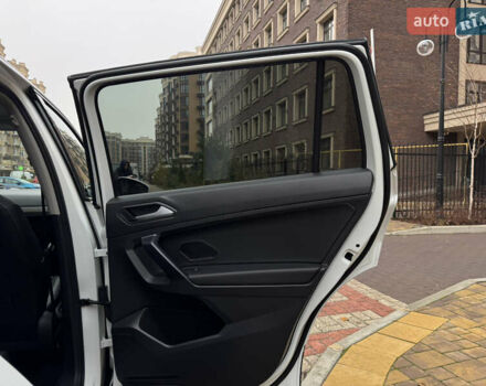 Білий Фольксваген Тігуан, об'ємом двигуна 2 л та пробігом 103 тис. км за 21000 $, фото 40 на Automoto.ua