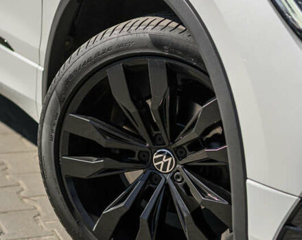 Белый Фольксваген Тигуан, объемом двигателя 2 л и пробегом 193 тыс. км за 33490 $, фото 6 на Automoto.ua