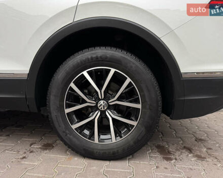 Білий Фольксваген Тігуан, об'ємом двигуна 2 л та пробігом 103 тис. км за 21000 $, фото 45 на Automoto.ua