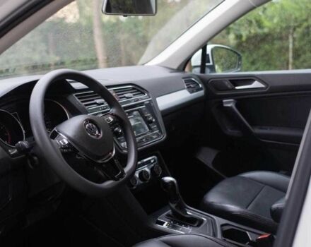 Белый Фольксваген Тигуан, объемом двигателя 2 л и пробегом 67 тыс. км за 16800 $, фото 5 на Automoto.ua