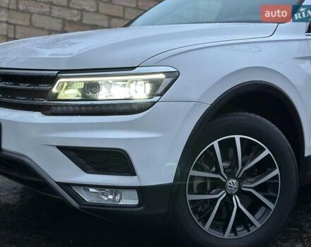 Белый Фольксваген Тигуан, объемом двигателя 2 л и пробегом 102 тыс. км за 21990 $, фото 4 на Automoto.ua