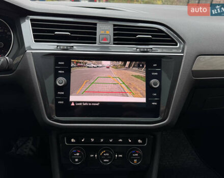 Білий Фольксваген Тігуан, об'ємом двигуна 2 л та пробігом 103 тис. км за 21000 $, фото 16 на Automoto.ua