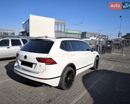 Білий Фольксваген Тігуан, об'ємом двигуна 2 л та пробігом 123 тис. км за 27500 $, фото 50 на Automoto.ua