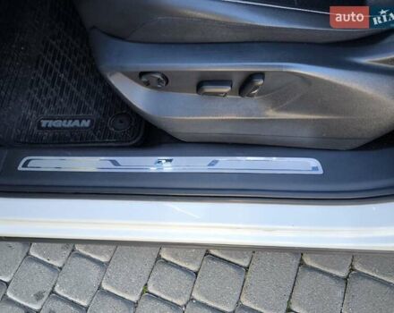 Білий Фольксваген Тігуан, об'ємом двигуна 2 л та пробігом 123 тис. км за 27500 $, фото 85 на Automoto.ua