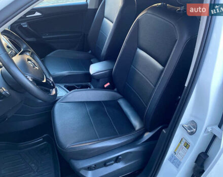 Білий Фольксваген Тігуан, об'ємом двигуна 2 л та пробігом 135 тис. км за 18800 $, фото 12 на Automoto.ua