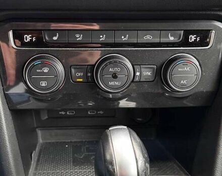 Білий Фольксваген Тігуан, об'ємом двигуна 2 л та пробігом 125 тис. км за 20000 $, фото 19 на Automoto.ua