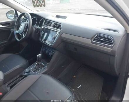 Белый Фольксваген Тигуан, объемом двигателя 2 л и пробегом 31 тыс. км за 5000 $, фото 8 на Automoto.ua