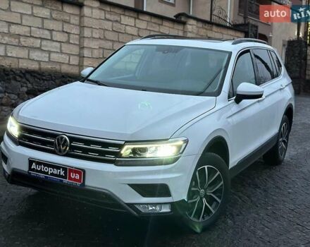 Белый Фольксваген Тигуан, объемом двигателя 2 л и пробегом 102 тыс. км за 21990 $, фото 3 на Automoto.ua