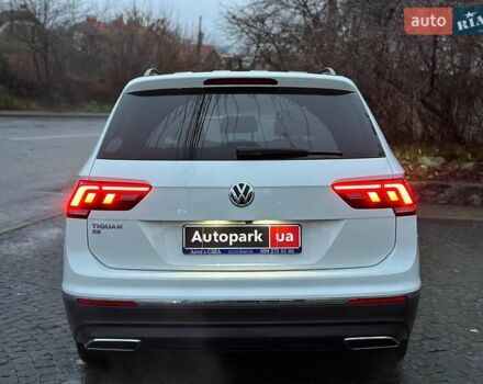 Белый Фольксваген Тигуан, объемом двигателя 2 л и пробегом 102 тыс. км за 21990 $, фото 6 на Automoto.ua