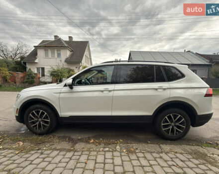 Белый Фольксваген Тигуан, объемом двигателя 2 л и пробегом 39 тыс. км за 24500 $, фото 3 на Automoto.ua