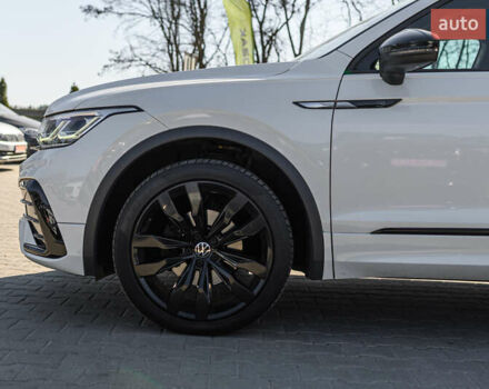 Белый Фольксваген Тигуан, объемом двигателя 2 л и пробегом 193 тыс. км за 33490 $, фото 23 на Automoto.ua