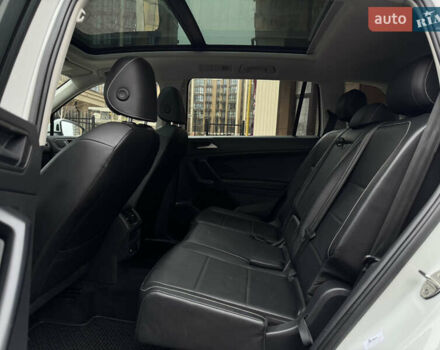 Білий Фольксваген Тігуан, об'ємом двигуна 2 л та пробігом 103 тис. км за 21000 $, фото 23 на Automoto.ua