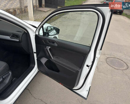 Белый Фольксваген Тигуан, объемом двигателя 2 л и пробегом 39 тыс. км за 24500 $, фото 17 на Automoto.ua