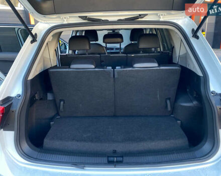 Білий Фольксваген Тігуан, об'ємом двигуна 2 л та пробігом 135 тис. км за 18800 $, фото 18 на Automoto.ua