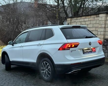 Белый Фольксваген Тигуан, объемом двигателя 2 л и пробегом 102 тыс. км за 21990 $, фото 5 на Automoto.ua