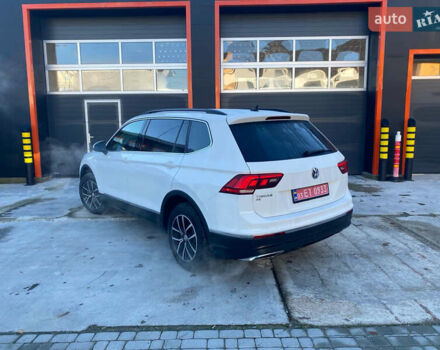 Білий Фольксваген Тігуан, об'ємом двигуна 2 л та пробігом 135 тис. км за 18800 $, фото 2 на Automoto.ua