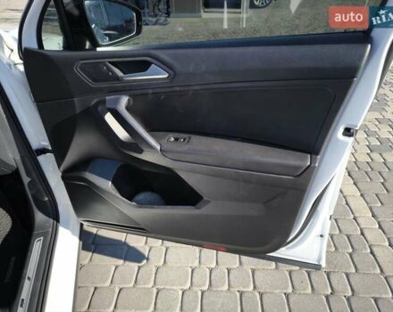 Білий Фольксваген Тігуан, об'ємом двигуна 2 л та пробігом 123 тис. км за 27500 $, фото 82 на Automoto.ua