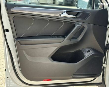 Белый Фольксваген Тигуан, объемом двигателя 2 л и пробегом 58 тыс. км за 31490 $, фото 17 на Automoto.ua