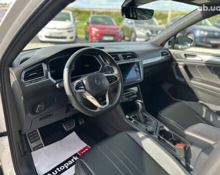 Белый Фольксваген Тигуан, объемом двигателя 2 л и пробегом 58 тыс. км за 31490 $, фото 21 на Automoto.ua