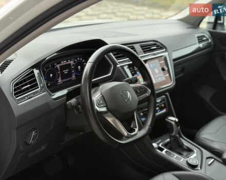 Білий Фольксваген Тігуан, об'ємом двигуна 2 л та пробігом 191 тис. км за 29200 $, фото 27 на Automoto.ua