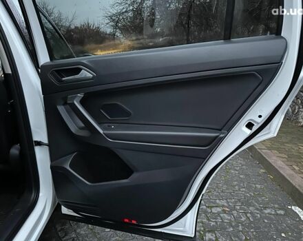 Белый Фольксваген Тигуан, объемом двигателя 2 л и пробегом 102 тыс. км за 21990 $, фото 20 на Automoto.ua