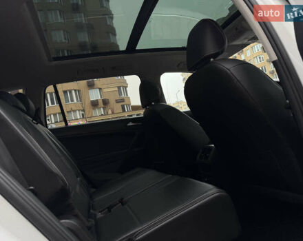 Білий Фольксваген Тігуан, об'ємом двигуна 2 л та пробігом 103 тис. км за 21000 $, фото 28 на Automoto.ua