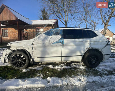 Белый Фольксваген Тигуан, объемом двигателя 1.98 л и пробегом 115 тыс. км за 13000 $, фото 3 на Automoto.ua